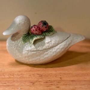VTG Fitz Floyd Strawberry Duck Box Lid Off White Woven Japan Trinket